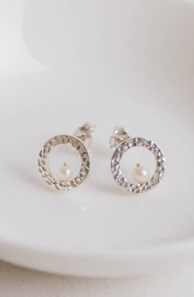 Hammered Silver Circle Pearl Earrings