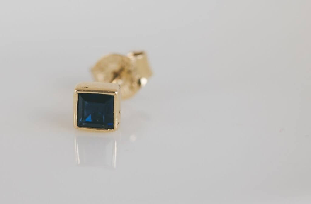 Single Sapphire Stud