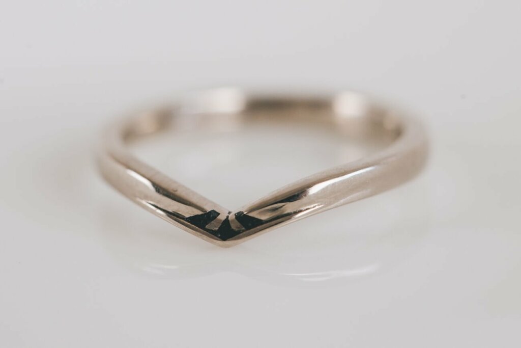 Fitted Wishbone Jet Inlay Wedding Ring